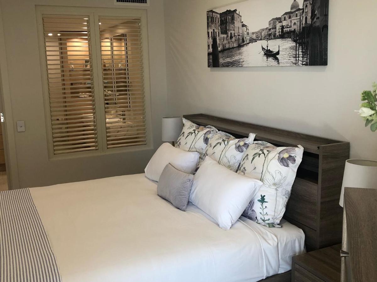 Grand Mercure Allegra Харві-Бей Екстер'єр фото A bedroom with plantation shutters