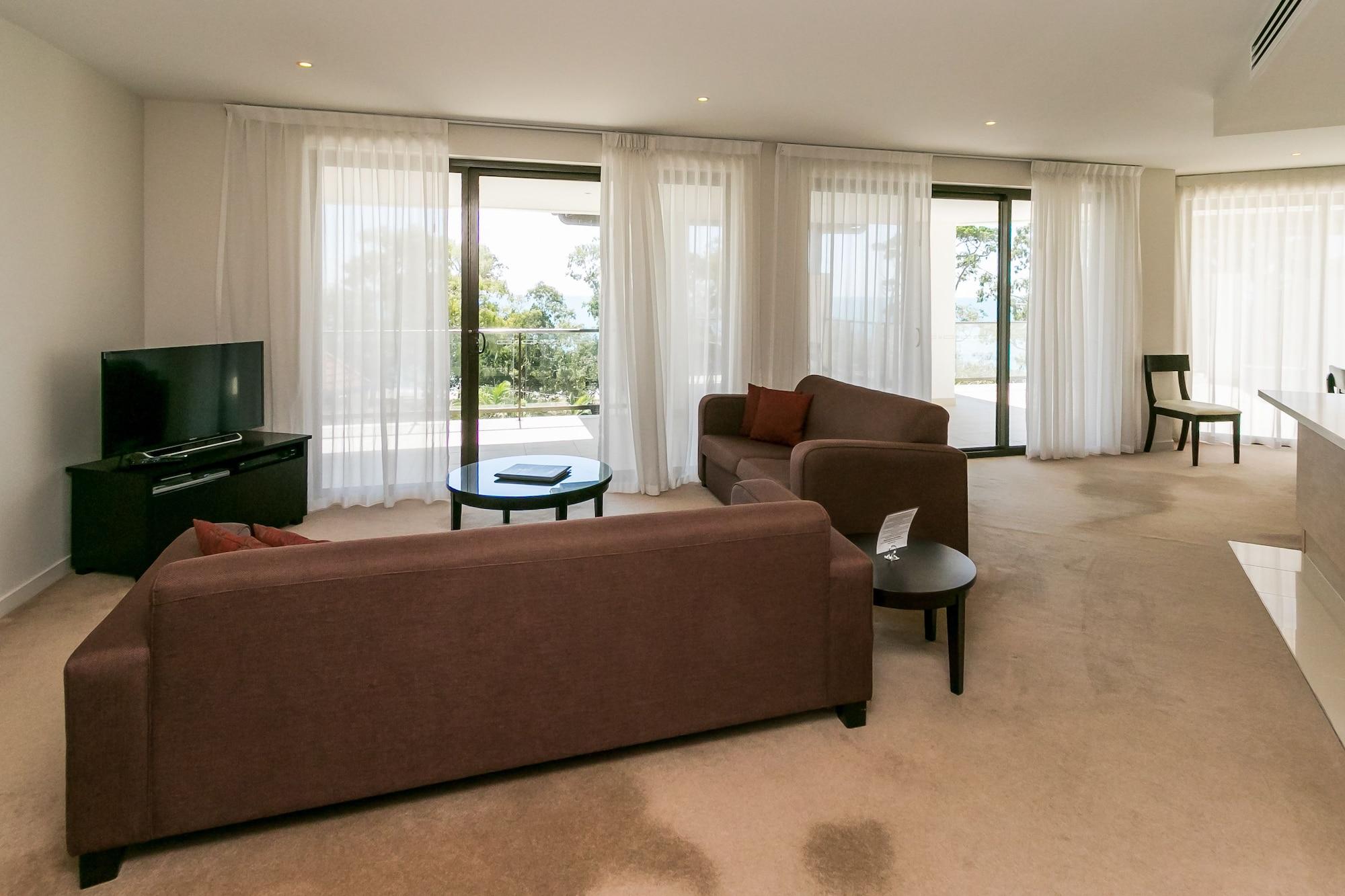 Grand Mercure Allegra Харві-Бей Екстер'єр фото A living room