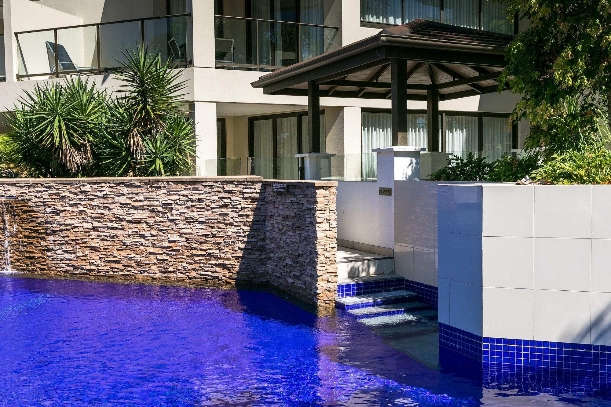 Grand Mercure Allegra Харві-Бей Екстер'єр фото A pool at the W Hotel, Brisbane