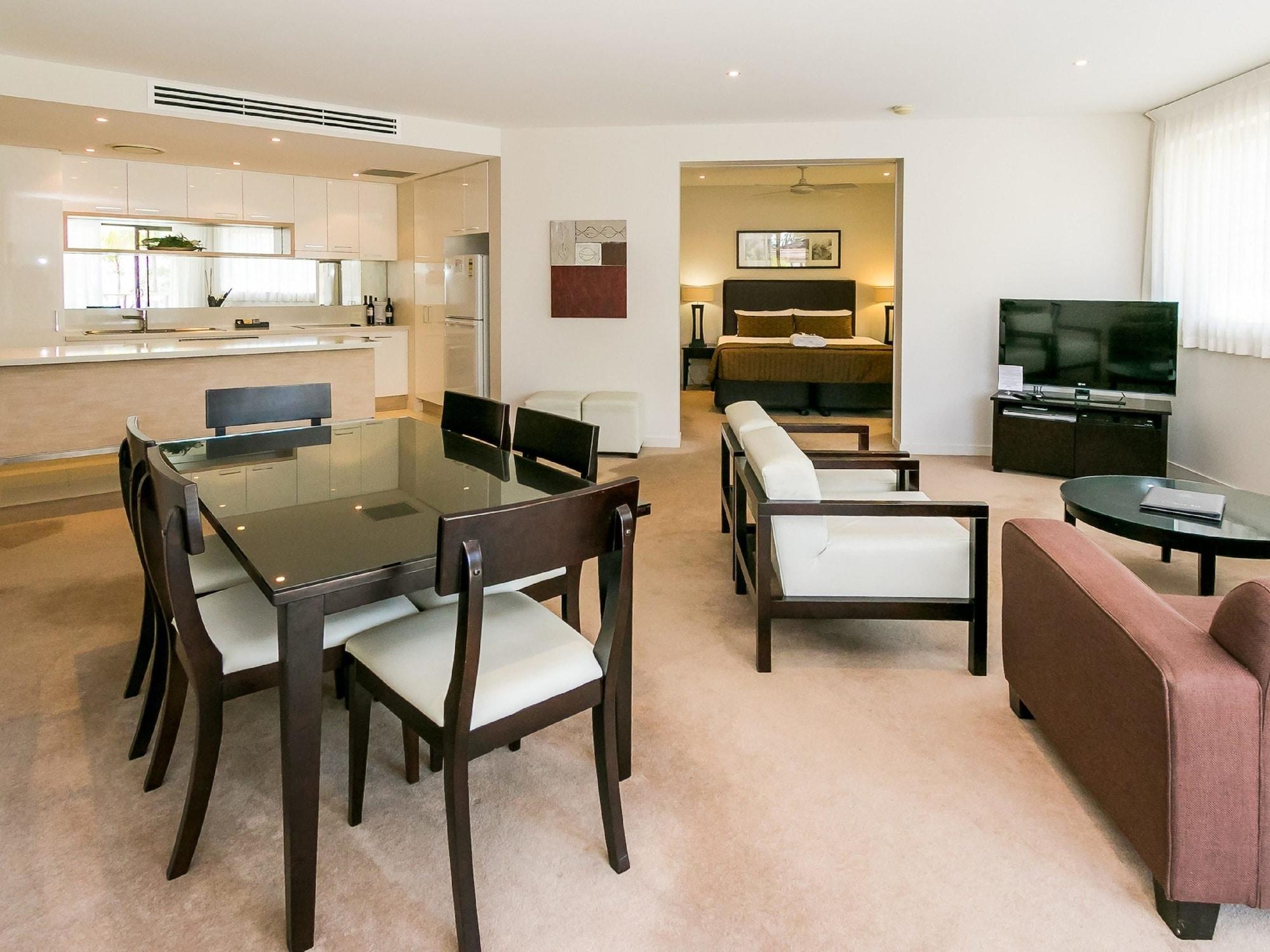 Grand Mercure Allegra Харві-Бей Екстер'єр фото A typical apartment
