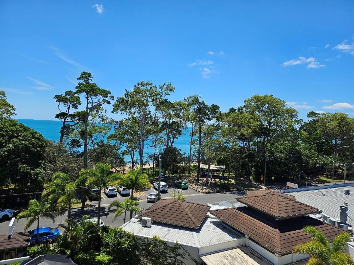 Grand Mercure Allegra Харві-Бей Екстер'єр фото View of the beach from the hotel