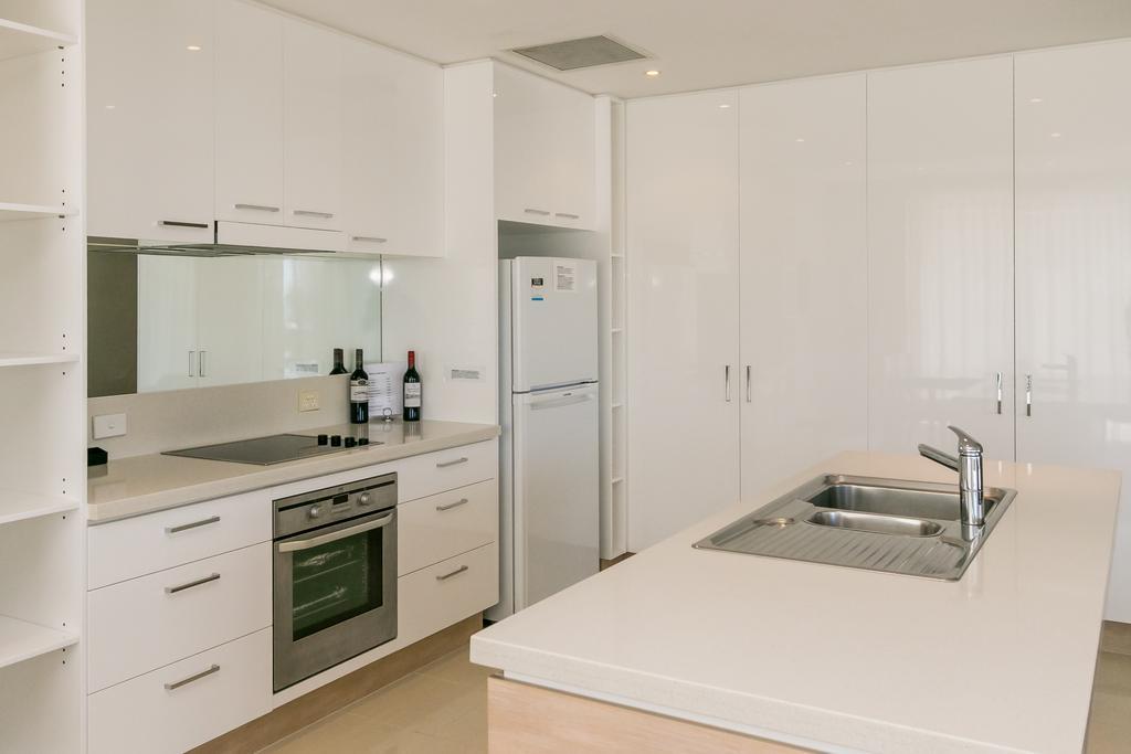 Grand Mercure Allegra Харві-Бей Екстер'єр фото A modern Australian kitchen