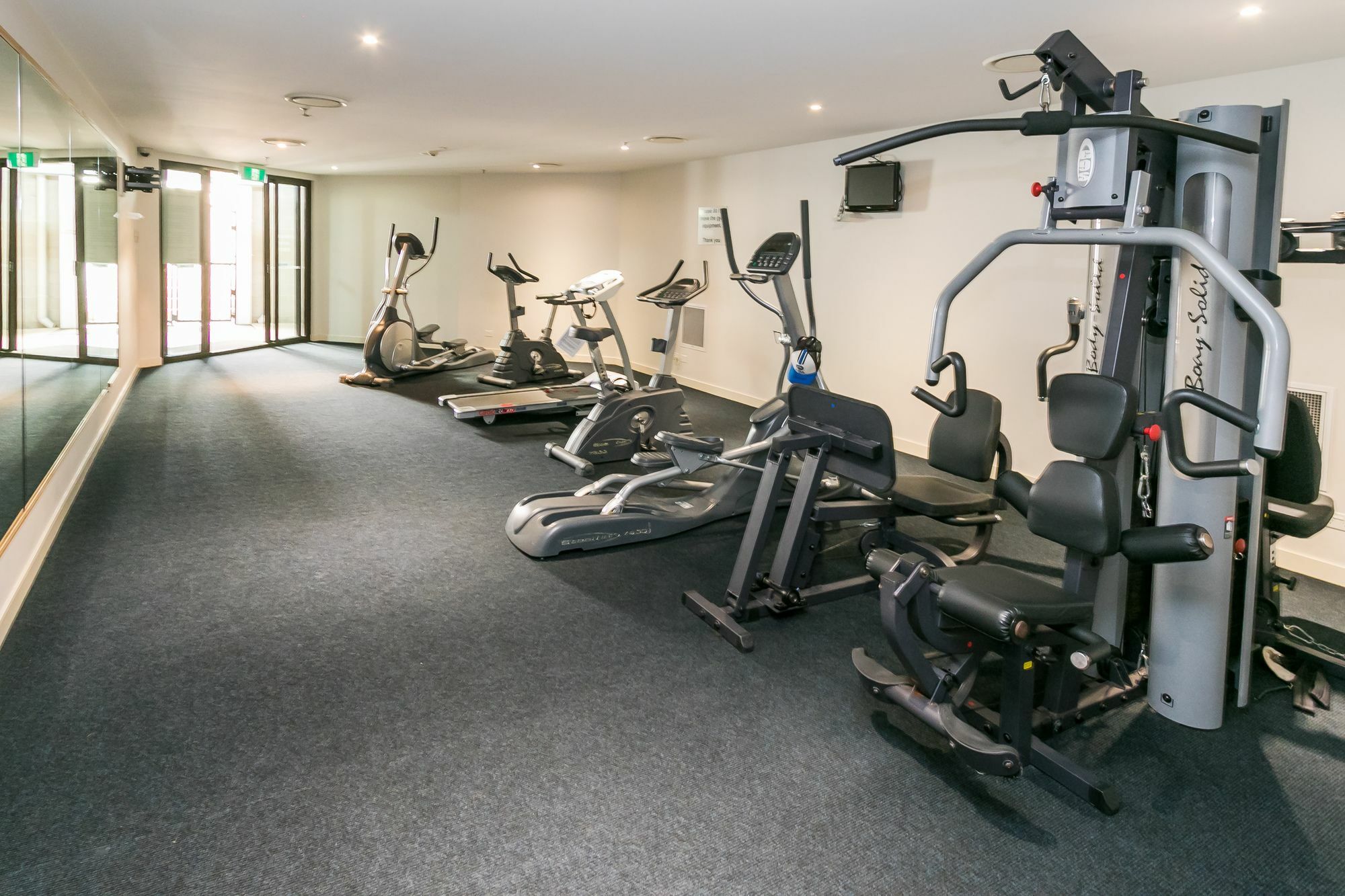 Grand Mercure Allegra Харві-Бей Екстер'єр фото The gym at the hotel