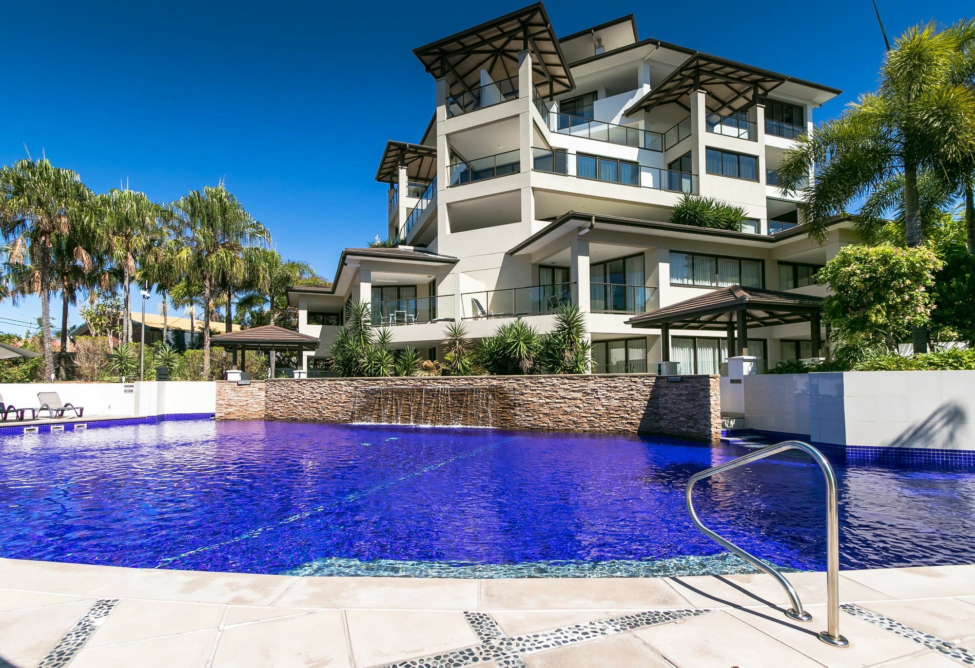 Grand Mercure Allegra Харві-Бей Екстер'єр фото The pool at Peppers Mantra on Saltwater Island
